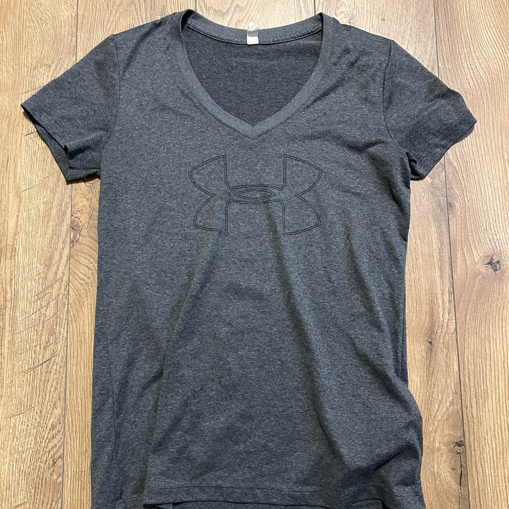 Under Armour Women's Charcoal V-Neck Tee